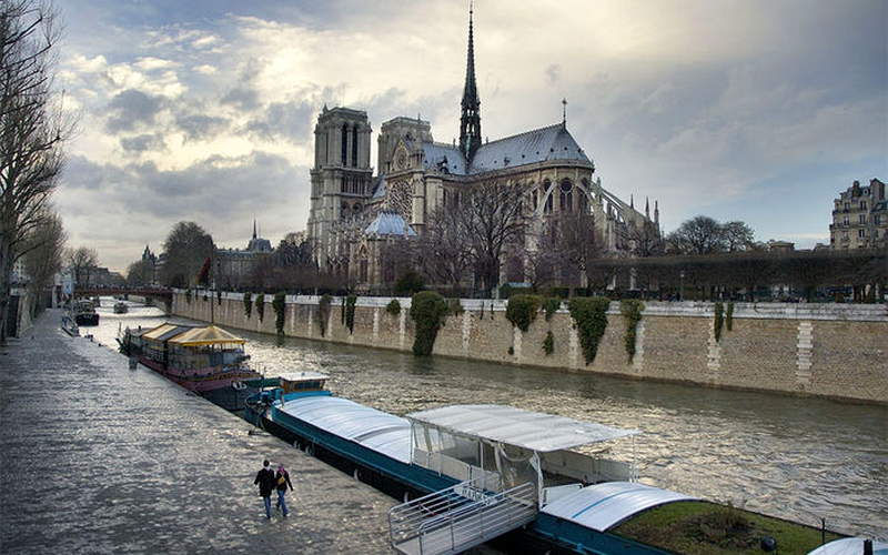 where paris is located