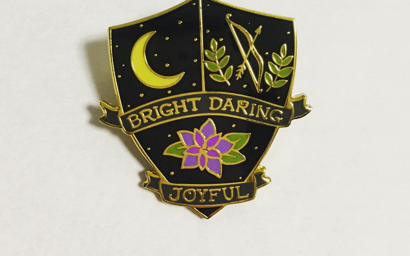 how to choose the right lapel pin size