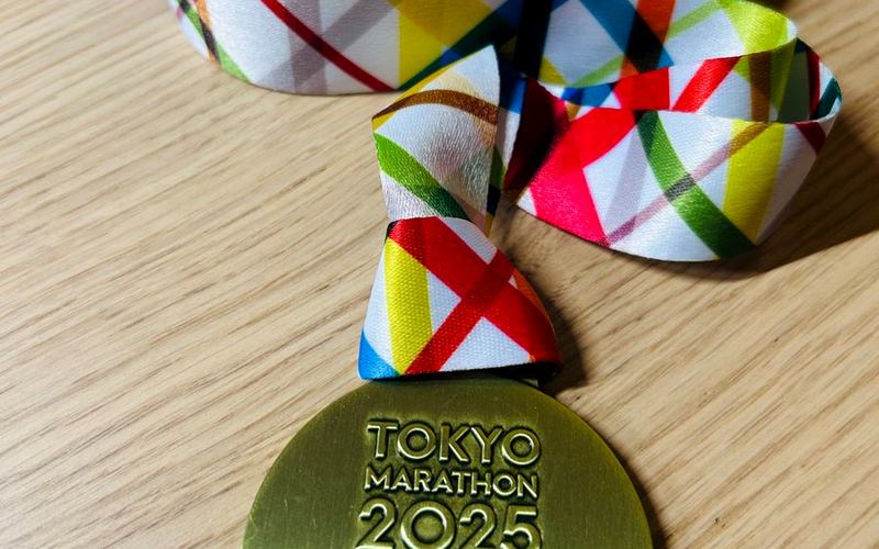 match the medal size and shape to the artwork