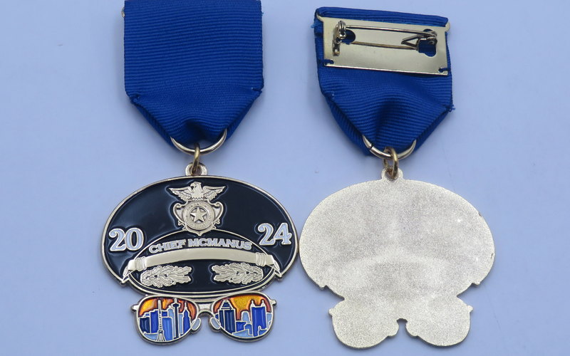 can a 3d custom medal use color