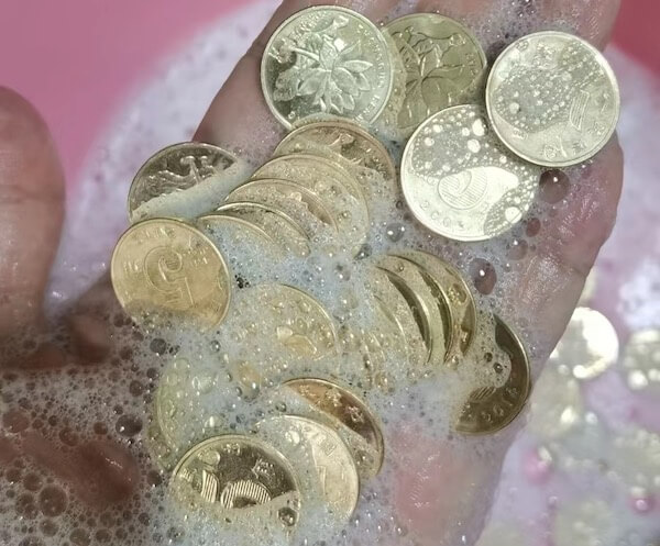 Clean Coins with Dish Soap-3